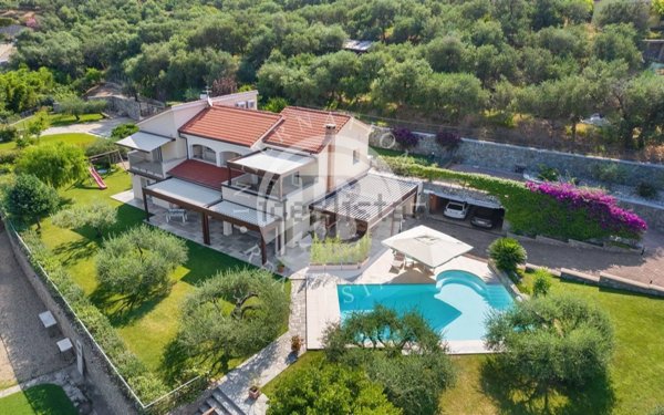 casa indipendente in vendita a Toirano
