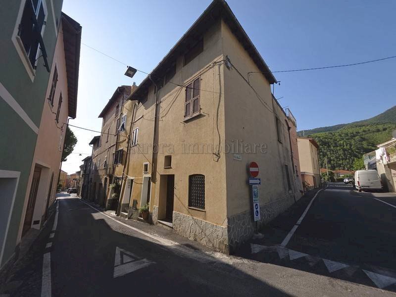 casa indipendente in vendita a Toirano