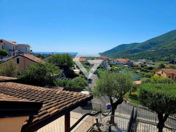 casa indipendente in vendita a Toirano