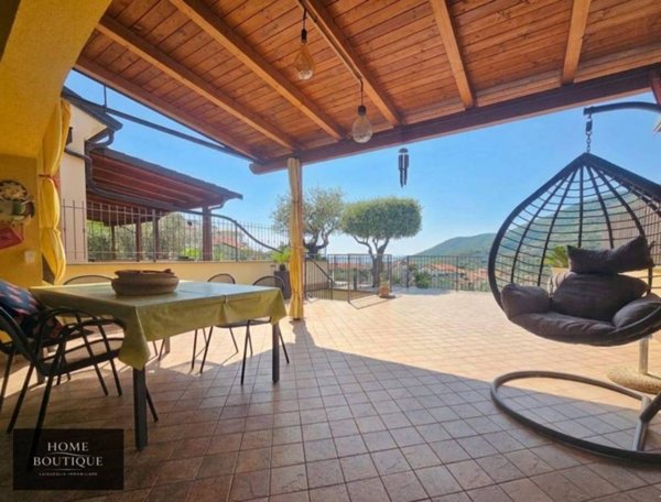 casa indipendente in vendita a Toirano