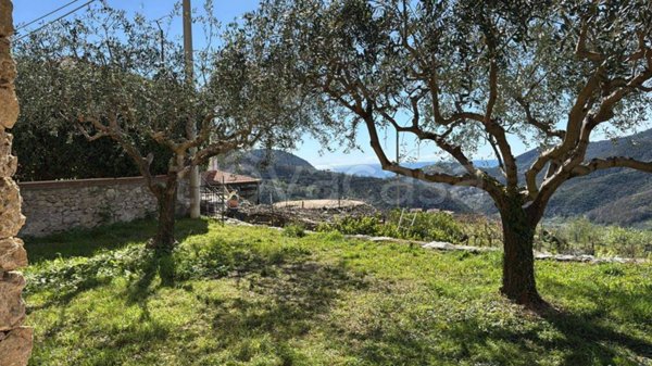 locale commerciale in vendita a Tovo San Giacomo in zona Bardino Nuovo