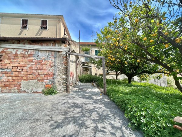 casa indipendente in vendita a Tovo San Giacomo