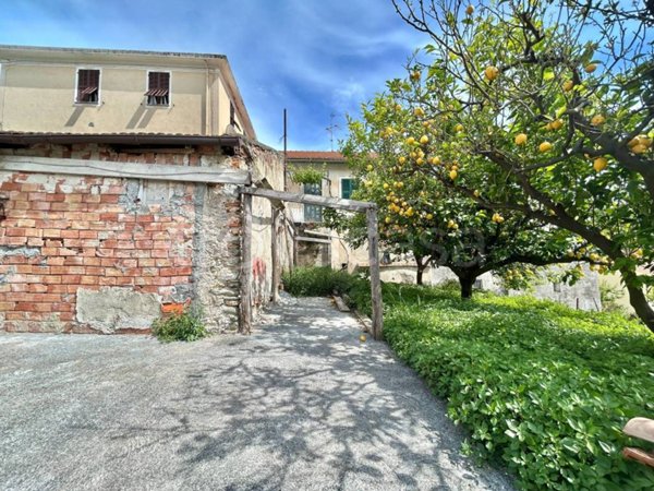 casa indipendente in vendita a Tovo San Giacomo