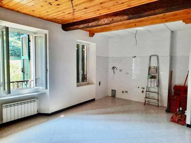 appartamento in vendita ad Urbe in zona San Pietro d'Olba