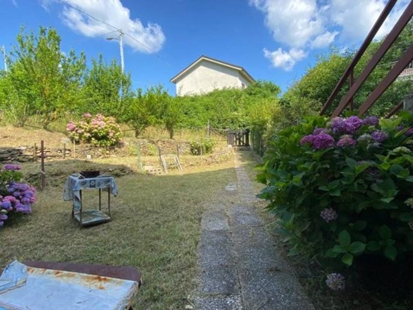 appartamento in vendita ad Urbe in zona Vara Superiore