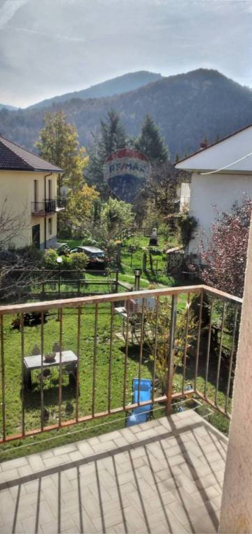 appartamento in vendita ad Urbe in zona Vara Inferiore