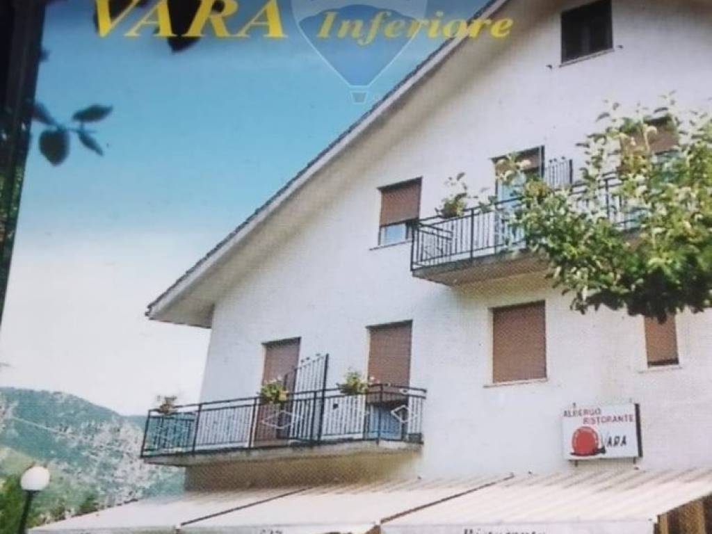 appartamento in vendita ad Urbe in zona Vara Inferiore