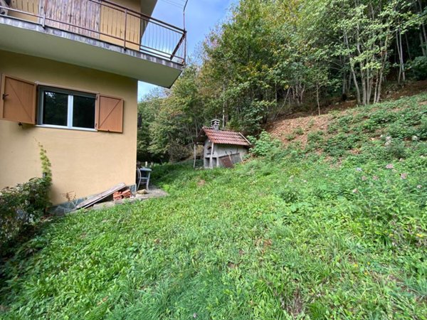 appartamento in vendita ad Urbe in zona Vara Superiore