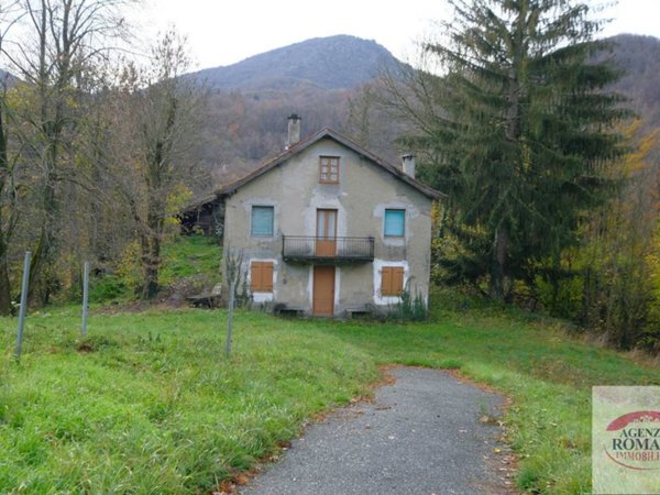 casa indipendente in vendita ad Urbe in zona Vara Inferiore