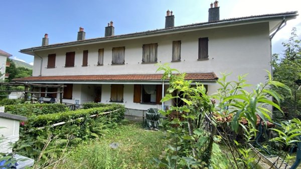 casa indipendente in vendita ad Urbe in zona Vara Superiore