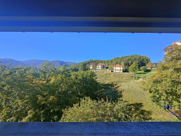 appartamento in vendita ad Urbe in zona Vara Superiore