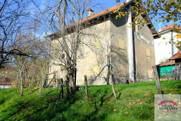 casa indipendente in vendita ad Urbe in zona Vara Superiore