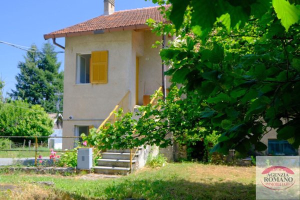 appartamento in vendita ad Urbe in zona Acquabianca