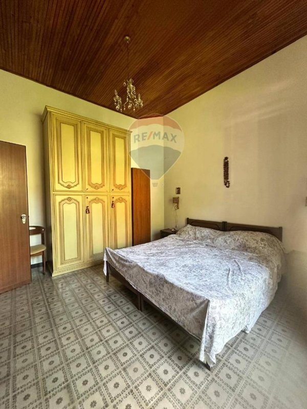 casa indipendente in vendita ad Urbe in zona Vara Superiore