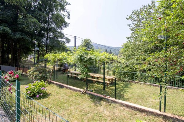 appartamento in vendita ad Urbe in zona Acquabianca