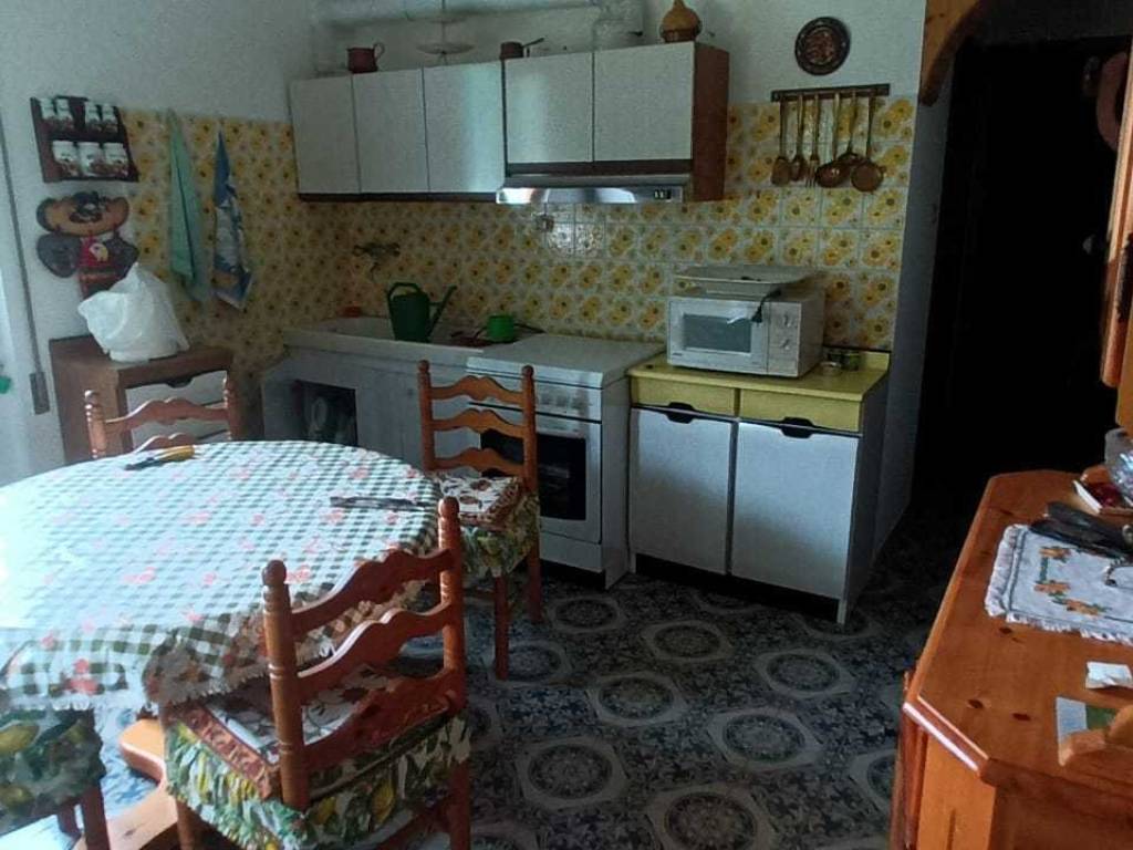 appartamento in vendita ad Urbe in zona Vara Superiore