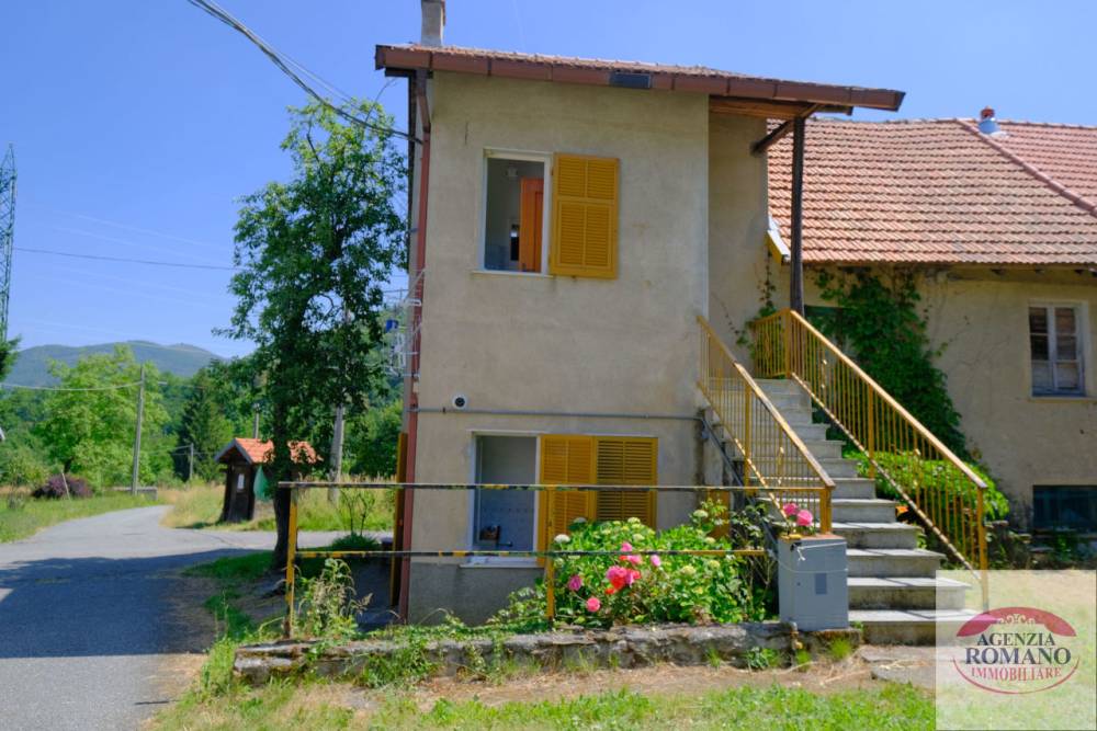 casa indipendente in vendita ad Urbe in zona Acquabianca