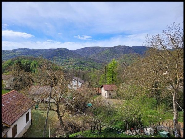 appartamento in vendita ad Urbe in zona Vara Superiore