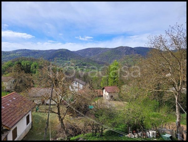 appartamento in vendita ad Urbe in zona Vara Superiore