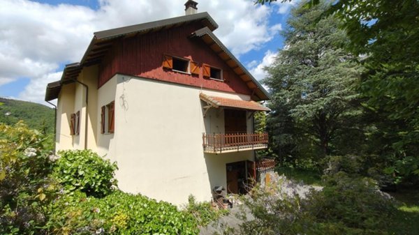 casa indipendente in vendita ad Urbe