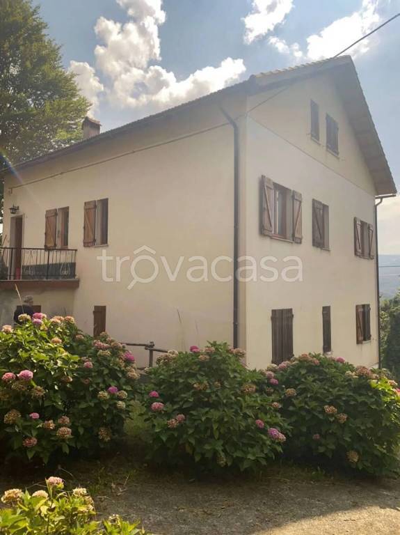 appartamento in vendita ad Urbe in zona Vara Superiore