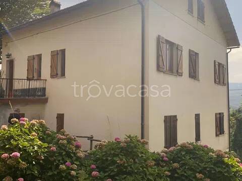 appartamento in vendita ad Urbe in zona Vara Superiore