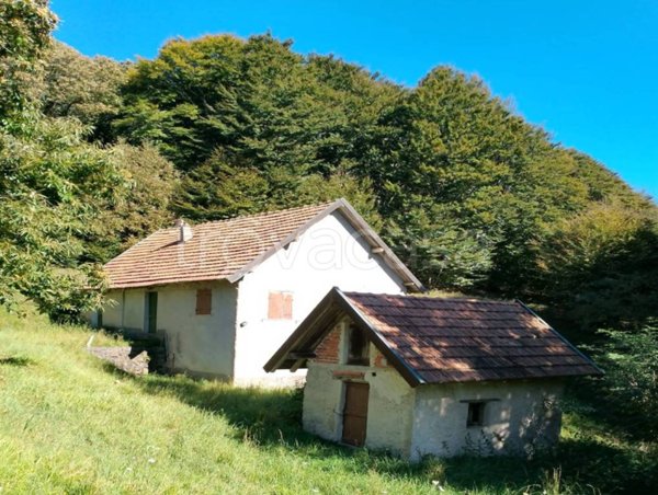 casa indipendente in vendita ad Urbe in zona Vara Superiore