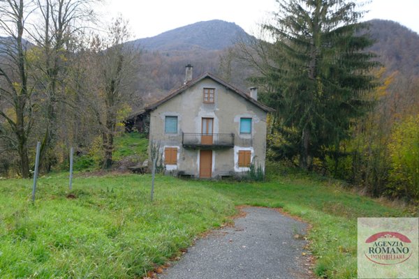 casa indipendente in vendita ad Urbe in zona Vara Inferiore