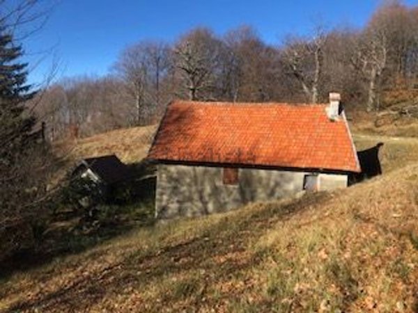 casale in vendita ad Urbe in zona Vara Superiore