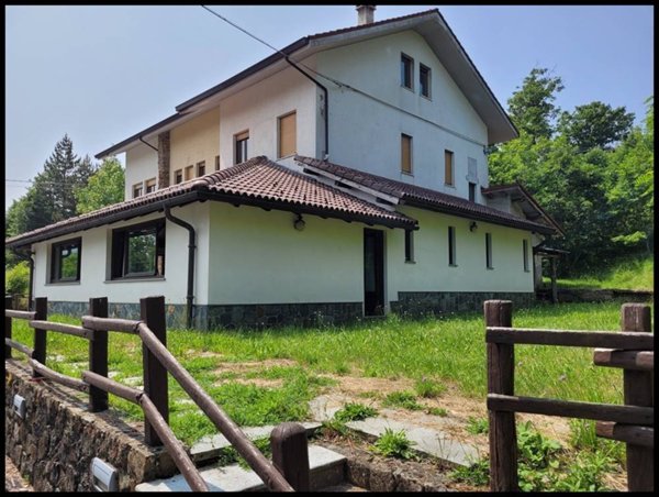 negozio in vendita ad Urbe