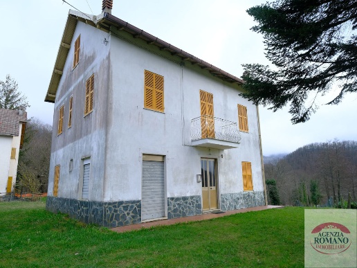 casa indipendente in vendita ad Urbe in zona Vara Superiore