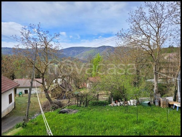 appartamento in vendita ad Urbe in zona Vara Superiore