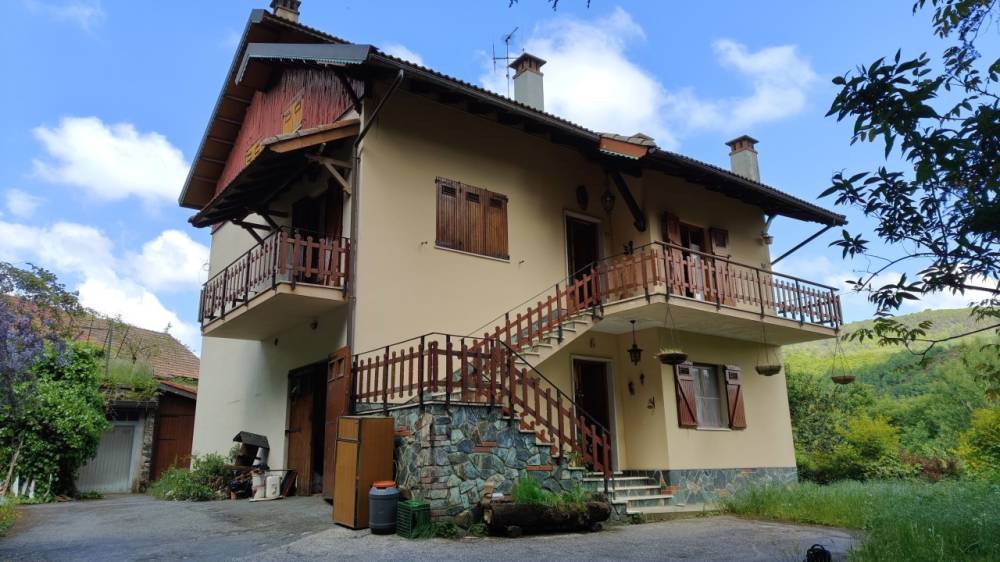 casa indipendente in vendita ad Urbe