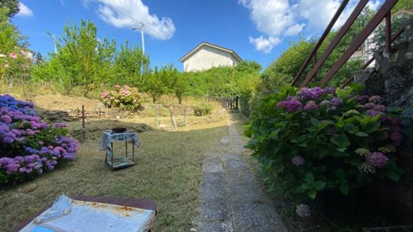 appartamento in vendita ad Urbe in zona Vara Superiore