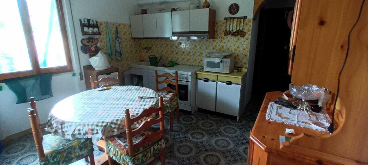 appartamento in vendita ad Urbe in zona Vara Superiore