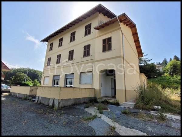 negozio in vendita ad Urbe in zona Vara Superiore