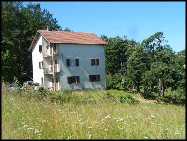 casa indipendente in vendita ad Urbe in zona Acquabianca