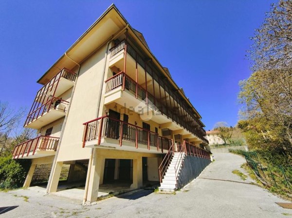 appartamento in vendita ad Urbe in zona Vara Superiore