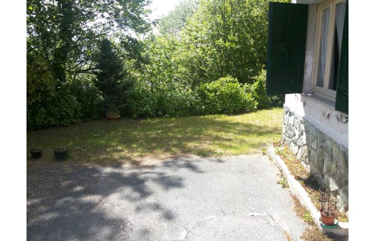 casa indipendente in vendita ad Urbe in zona Vara Superiore