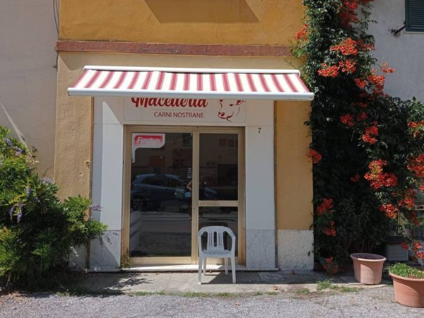 negozio in vendita ad Urbe in zona San Pietro d'Olba