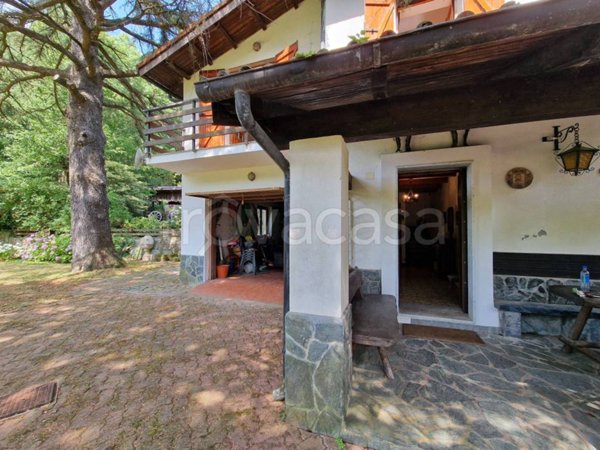 casa indipendente in vendita ad Urbe in zona Vara Inferiore