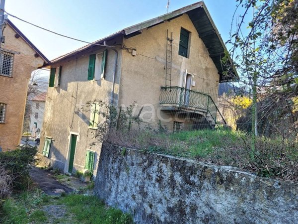 casa indipendente in vendita ad Urbe in zona San Pietro d'Olba