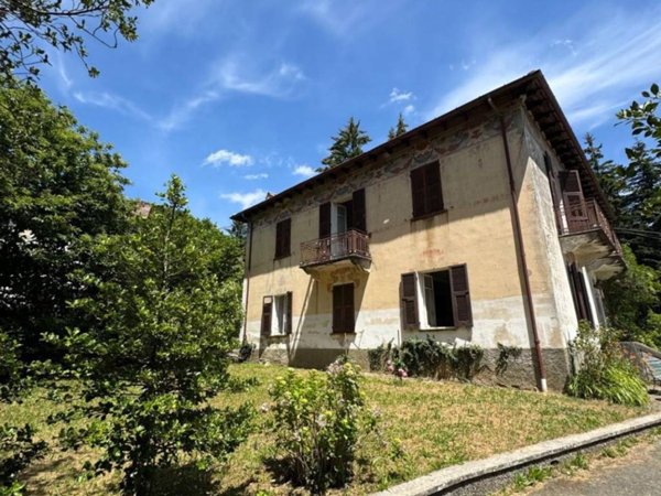 casa indipendente in vendita ad Urbe in zona Vara Superiore