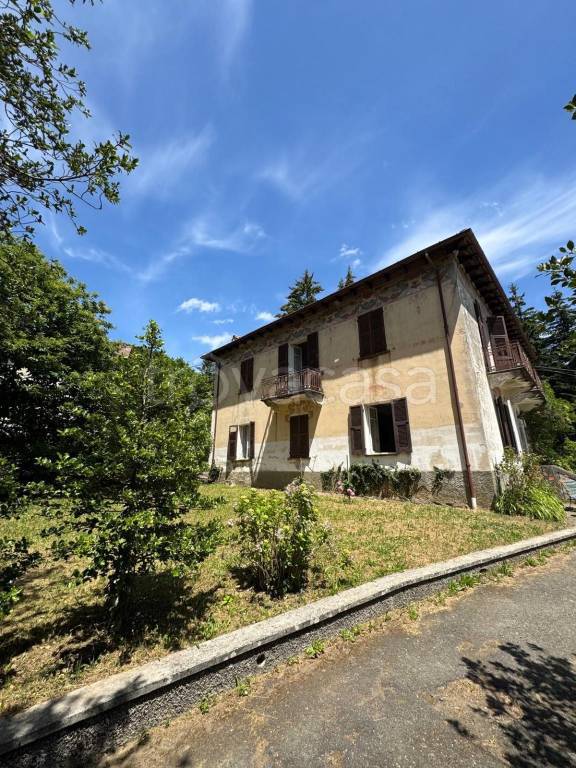 casa indipendente in vendita ad Urbe in zona Vara Superiore