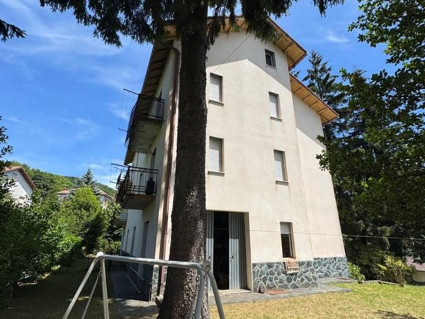 casa indipendente in vendita ad Urbe in zona Vara Superiore