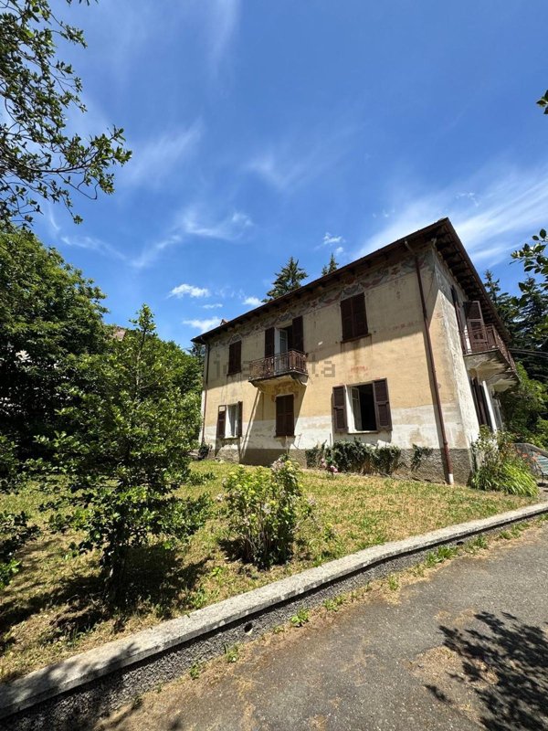 casa indipendente in vendita ad Urbe in zona Vara Superiore