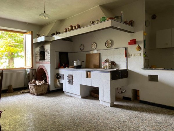 casa indipendente in vendita ad Urbe in zona Acquabianca