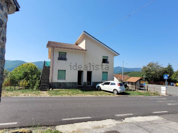 casa semindipendente in vendita ad Urbe in zona Vara Superiore