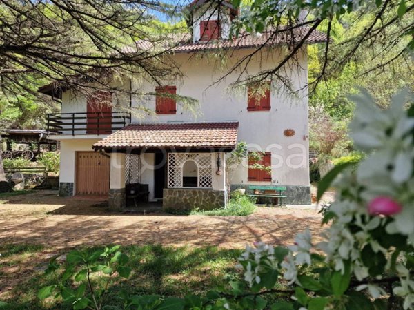 casa indipendente in vendita ad Urbe in zona San Pietro d'Olba