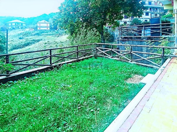 appartamento in vendita ad Urbe in zona Vara Superiore